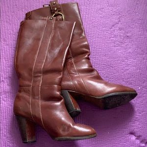 Brown leather heeled boot
